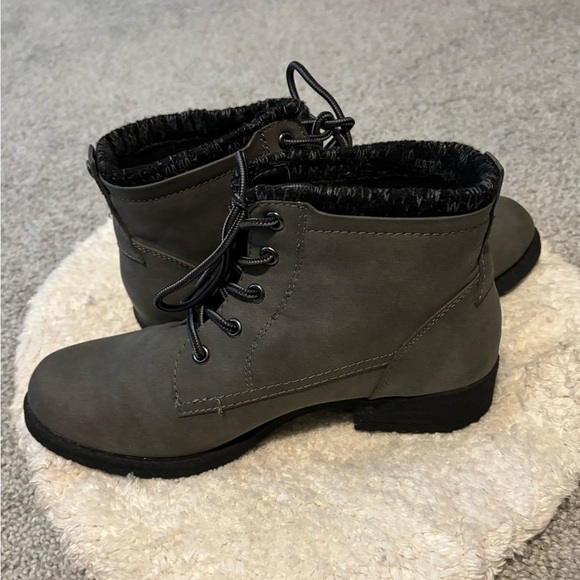 Tundra Women's Charcoal Lace-Up Winter Boots. - Picture 5 of 6